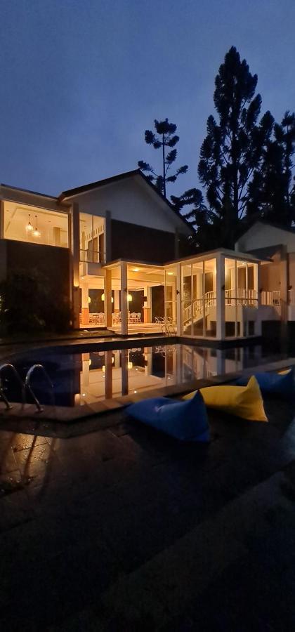 Villa Aurora Cisarua Luaran gambar